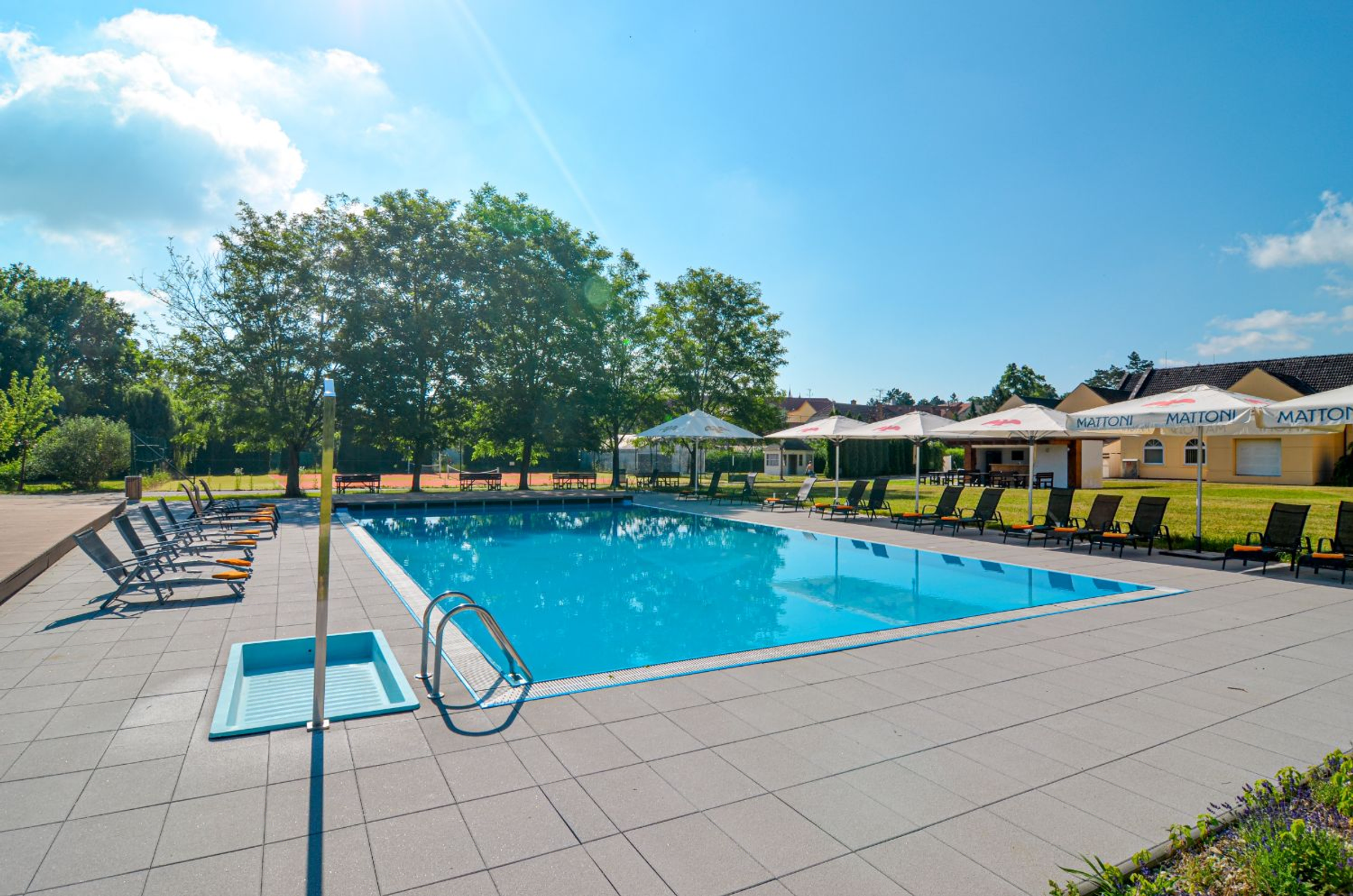 Foto hotelu Galant s bazénem